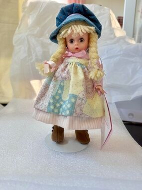 1995 Vintage Madame Alexander BONNET Top Wendy #14487